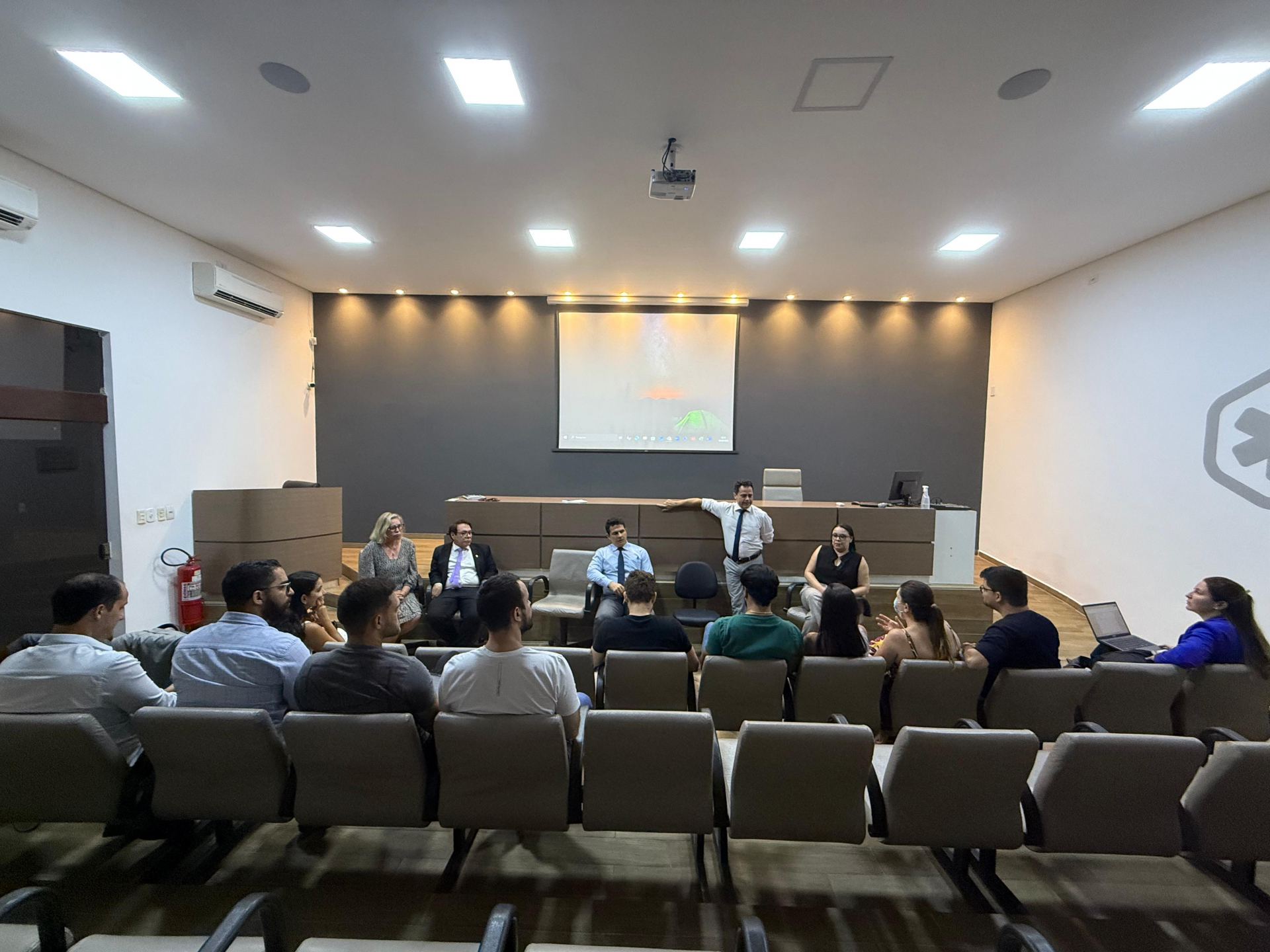 FBM e Sinmed se solidarizam com os residentes